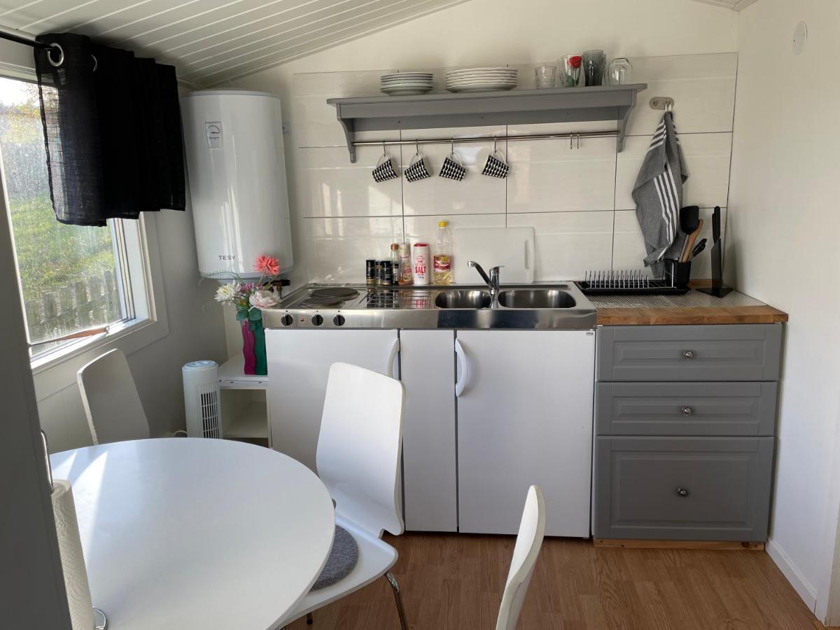 Two Small Guest Houses By Lake Rent Out As One Hjo Exteriör bild