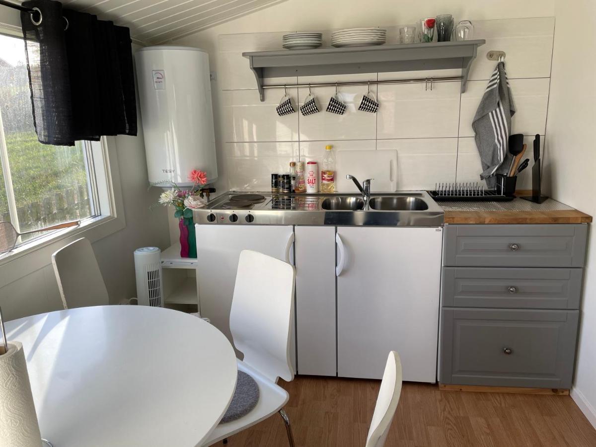 Two Small Guest Houses By Lake Rent Out As One Hjo Exteriör bild